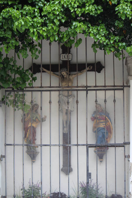 Kreuz an der kleinen Kapelle