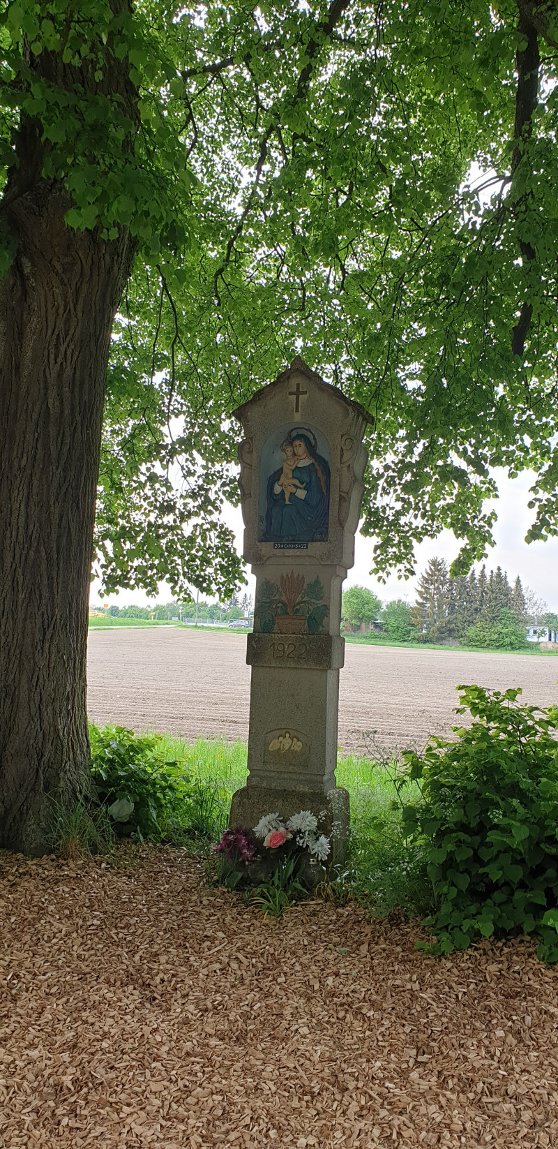 Bildstock mit Marienstatue in Feldkirchen am Bachweiher