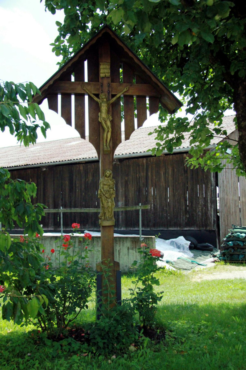Kreuz im Ort