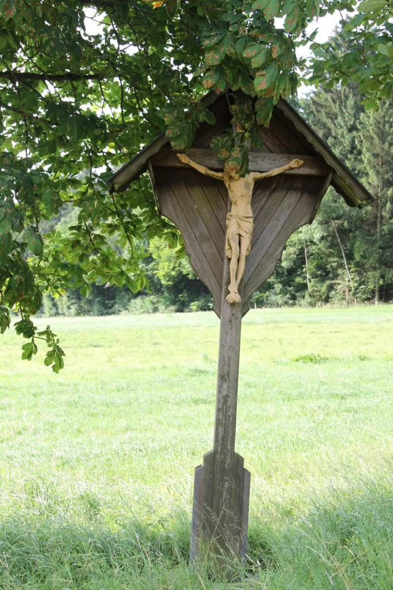Kreuz im langen Tal